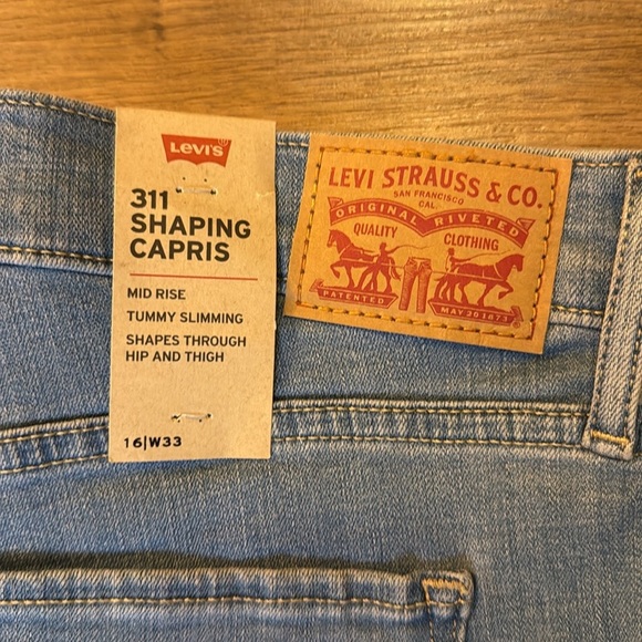 Levi’s 311 Shaping Skinny Capri Hypersoft Mid Rise Light Wash Women’s 16 W33 NWT - Picture 5 of 8